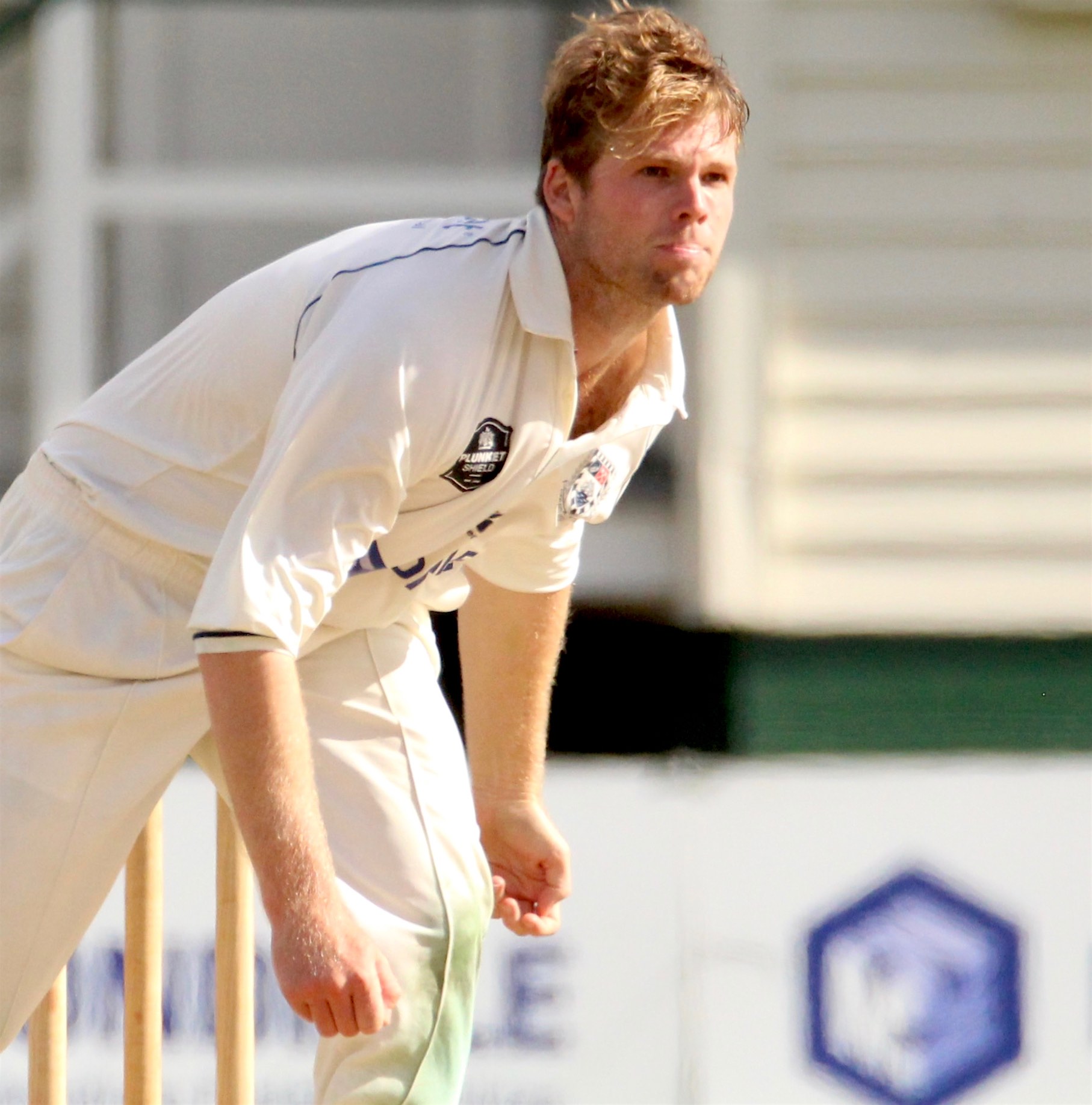 Lockie ferguson bowls thumb plunket.jpg