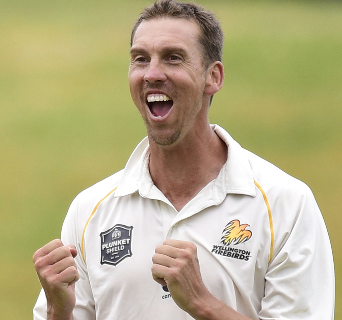 Brent Arnel plunket bowls wicket thumb.JPG