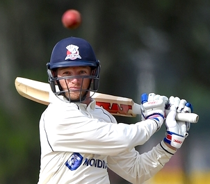 Grobbellaar bats plunket thumb.JPG