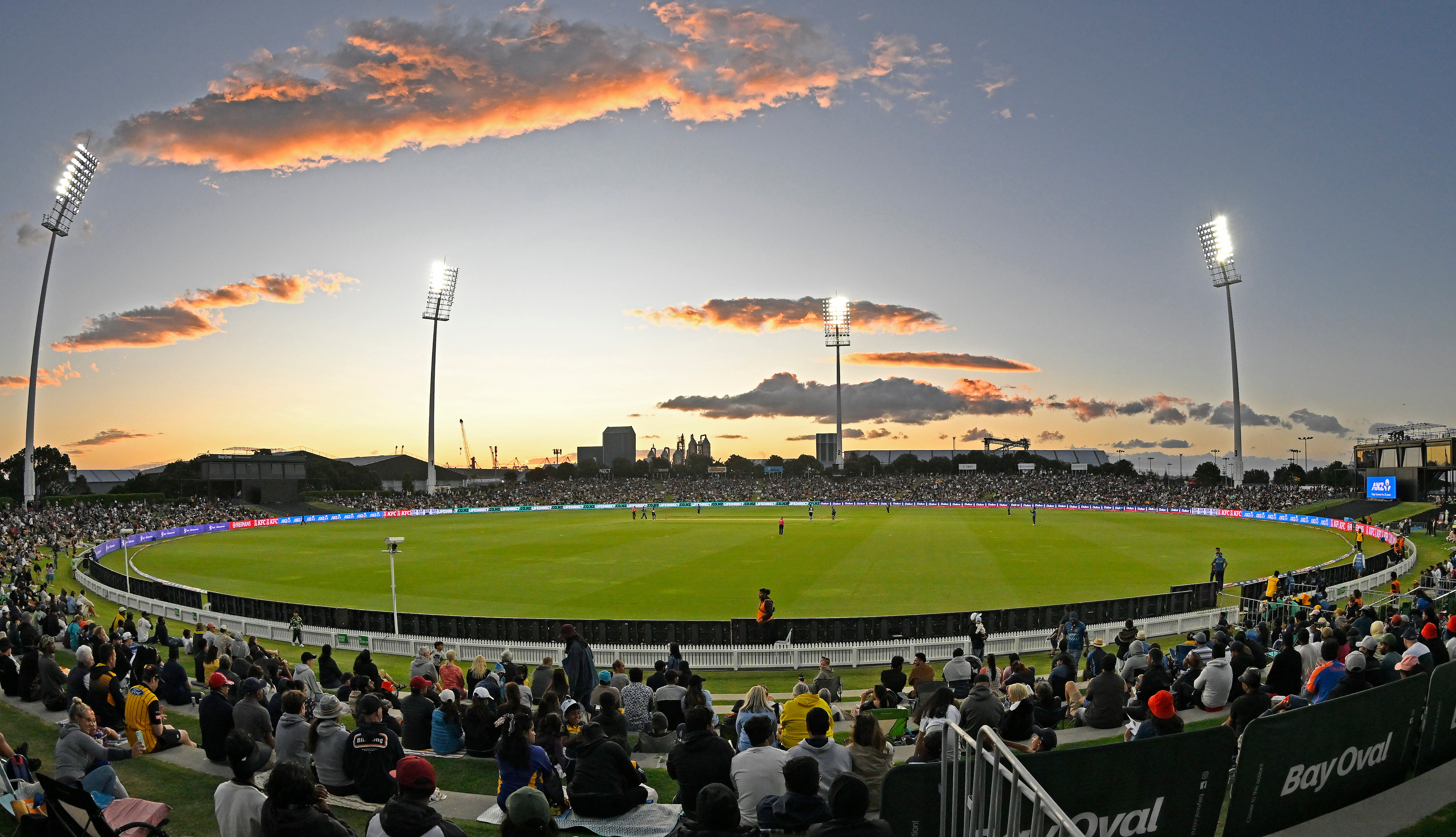20年間のチケットとベージュアウトが20年間のT20Iクリケットを祝う